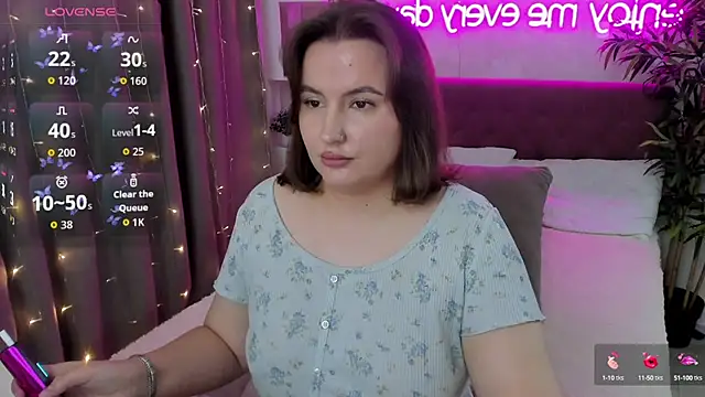 FeralPeach online show from September 18, 2025, 4:04 am