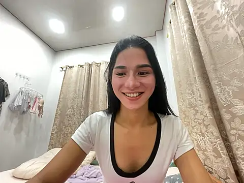 Ur dreamgurl05 online show from August 3, 2026, 1:39 pm