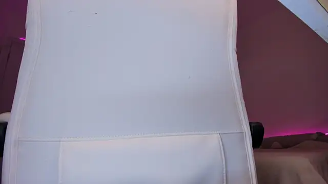Eva Davi online show from March 4, 2025, 2:06 am