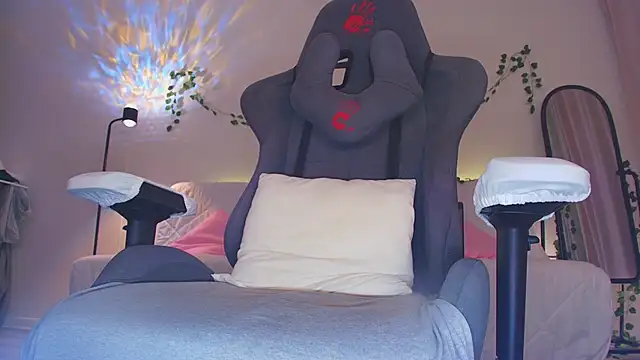 Snapshot of Eva_Davi chatting on October 13, 2025, 2:13 am Eva Davi online show from October 13, 2025, 2:13 am