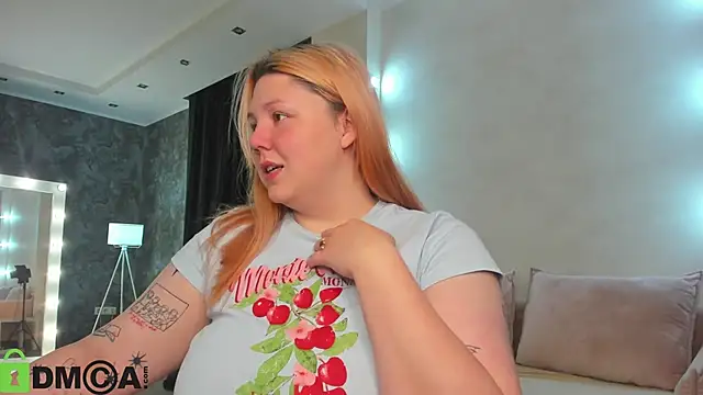 Snapshot of Ruth_Oliver chatting on October 19, 2025, 12:35 am Ruth Oliver online show from October 19, 2025, 12:35 am