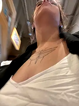 Snapshot of SafeinouterSpace chatting on October 9, 2025, 5:24 pm SafeinouterSpace online show from October 9, 2025, 5:24 pm