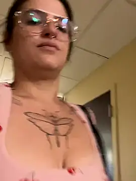 Snapshot of SafeinouterSpace chatting on October 8, 2025, 4:51 pm SafeinouterSpace online show from October 8, 2025, 4:51 pm