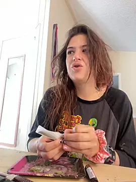 Snapshot of SafeinouterSpace chatting on September 16, 2025, 3:35 pm SafeinouterSpace online show from September 16, 2025, 3:35 pm