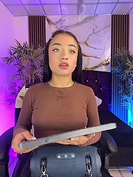 Snapshot of Ady_18 chatting on February 3, 2026, 7:30 pm Ady 18 online show from February 3, 2026, 7:30 pm