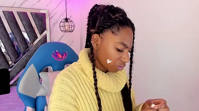 Snapshot of Queen_perla_ chatting on November 12, 2025, 11:36 am Queen perla online show from November 12, 2025, 11:36 am