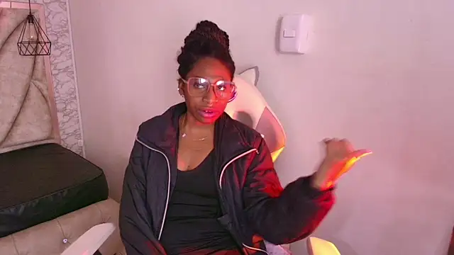 Snapshot of Queen_perla_ chatting on November 29, 2025, 12:27 pm Queen perla online show from November 29, 2025, 12:27 pm