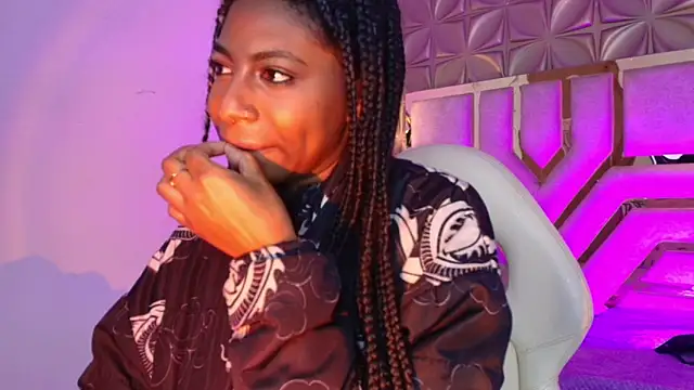 Snapshot of Queen_perla_ chatting on February 22, 2026, 1:13 pm Queen perla online show from February 22, 2026, 1:13 pm