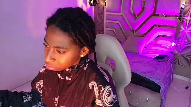 Snapshot of Queen_perla_ chatting on February 21, 2026, 12:07 pm Queen perla online show from February 21, 2026, 12:07 pm