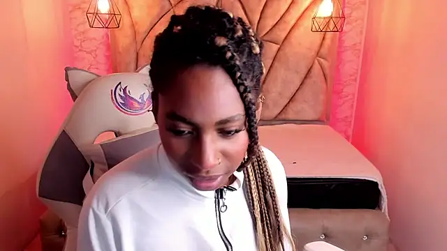 Queen perla  online show from February 13, 2025, 3:24 pm