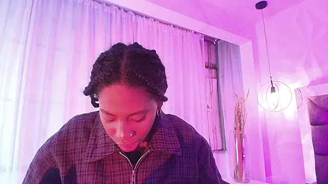 Queen perla  online show from June 3, 2026, 12:06 pm