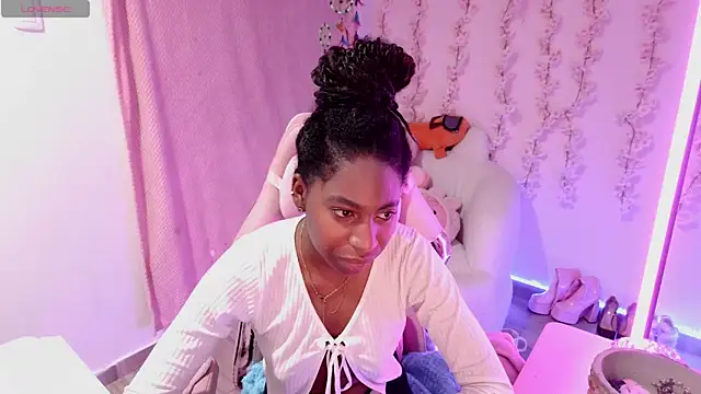 Snapshot of Queen_perla_ chatting on December 22, 2025, 12:16 pm Queen perla online show from December 22, 2025, 12:16 pm