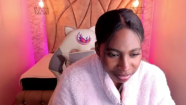 Queen perla  online show from February 25, 2025, 3:31 pm