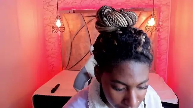 Queen perla  online show from February 8, 2025, 12:28 pm