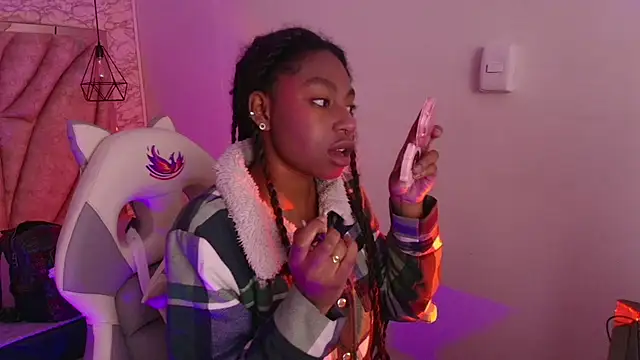 Snapshot of Queen_perla_ chatting on December 3, 2025, 12:04 pm Queen perla online show from December 3, 2025, 12:04 pm