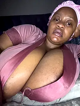 Chubbykarisma27 online show from December 13, 2025, 9:43 pm