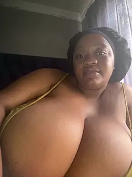 Chubbykarisma27 online show from April 12, 2026, 11:02 am