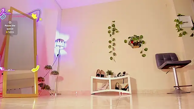 Snapshot of thais_dreams chatting on October 9, 2025, 1:00 pm thais dreams online show from October 9, 2025, 1:00 pm