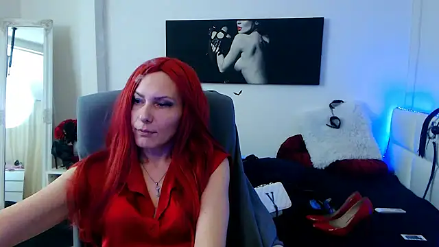 EvelynQueenn online show from February 10, 2025, 6:20 am