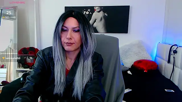 EvelynQueenn online show from February 17, 2025, 3:25 am