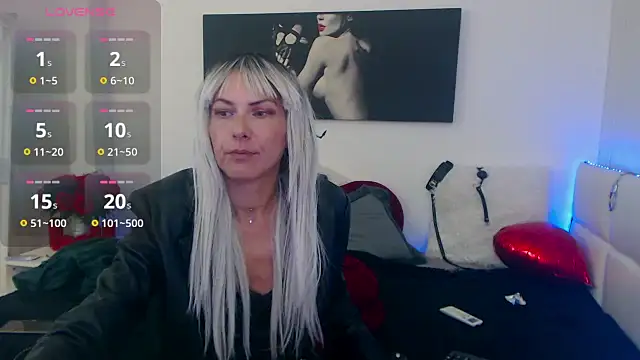 EvelynQueenn online show from September 14, 2025, 6:58 am