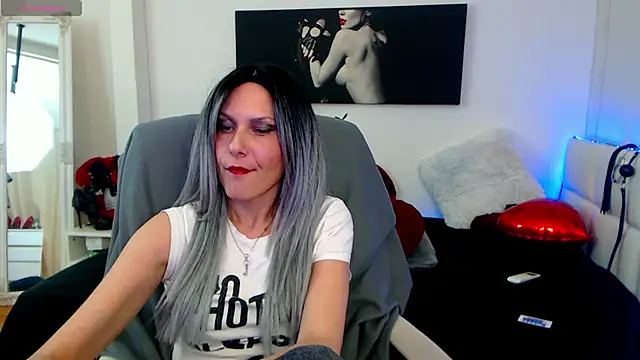 EvelynQueenn online show from February 20, 2025, 1:19 pm