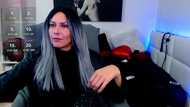 EvelynQueenn online show from February 15, 2025, 9:49 am