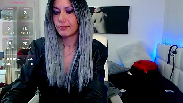EvelynQueenn online show from February 17, 2025, 9:35 am