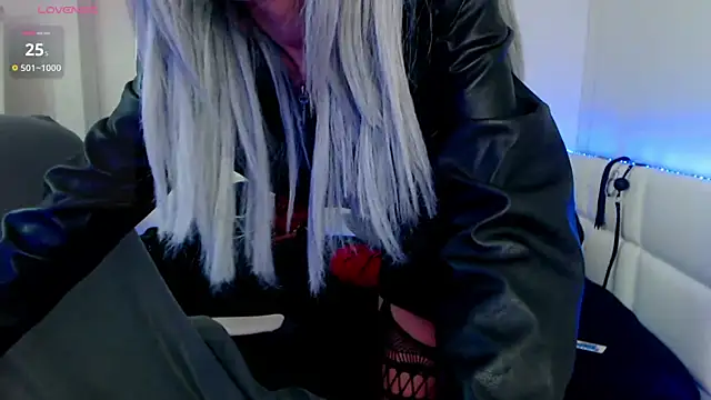 EvelynQueenn online show from February 18, 2025, 7:10 am