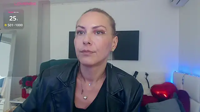 EvelynQueenn online show from September 13, 2025, 4:12 am