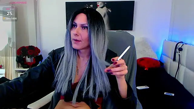 EvelynQueenn online show from February 18, 2025, 4:04 am
