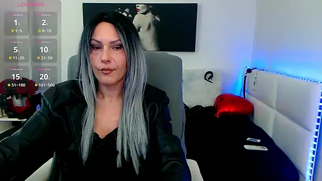 EvelynQueenn online show from March 18, 2025, 5:23 am
