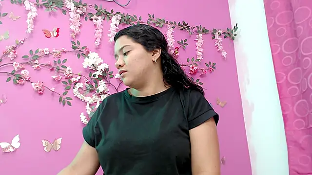 Watagatapitusberry1 online show from February 3, 2025, 1:52 am