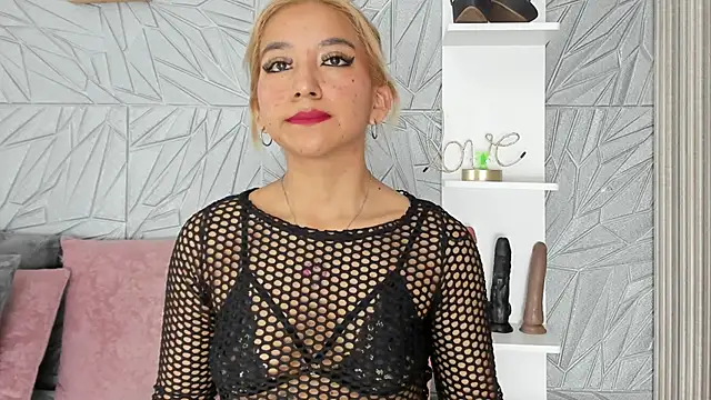 agatadelphine online show from October 22, 2025, 1:10 pm