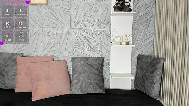 agatadelphine online show from October 3, 2025, 1:23 pm