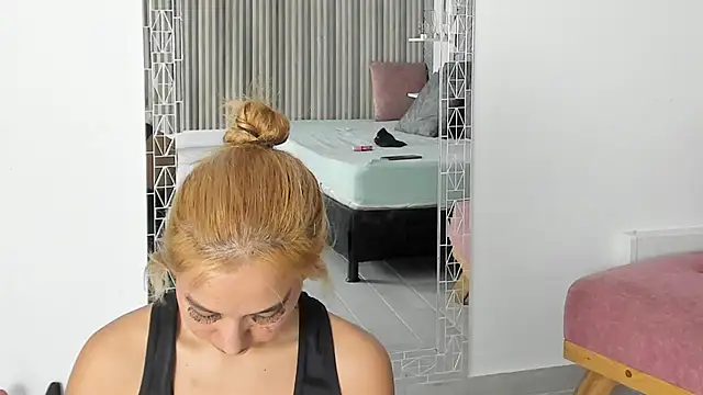 agatadelphine online show from September 24, 2025, 1:17 pm