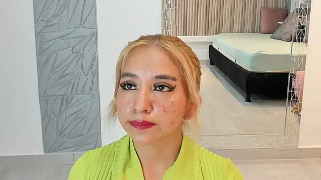 agatadelphine online show from September 23, 2025, 1:07 pm