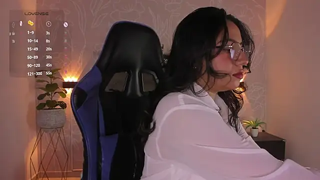 Snapshot of ally_muller_ chatting on October 17, 2025, 12:51 pm ally muller online show from October 17, 2025, 12:51 pm