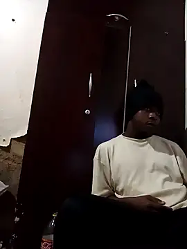 Uncletee112 online show from November 11, 2025, 4:35 pm