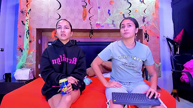 SofiAndNicol online show from October 30, 2025, 11:08 am