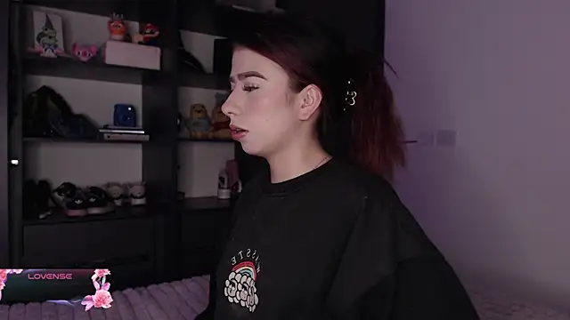 Snapshot of Your_rosalie chatting on October 3, 2025, 4:25 am Your rosalie online show from October 3, 2025, 4:25 am