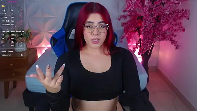 lizowenn  online show from November 26, 2025, 7:36 pm