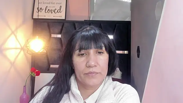 Snapshot of GiaFox_ chatting on October 29, 2025, 1:10 pm GiaFox  online show from October 29, 2025, 1:10 pm