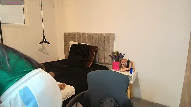 GiaFox  online show from February 5, 2026, 8:15 pm