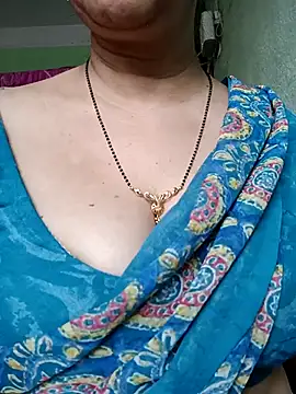 Snapshot of Rosy-B chatting on December 23, 2025, 10:03 am Rosy-B online show from December 23, 2025, 10:03 am