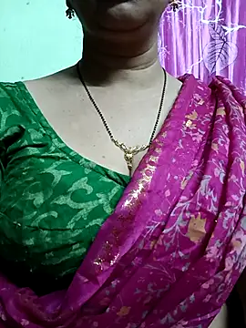 Snapshot of Rosy-B chatting on December 17, 2025, 9:31 pm Rosy-B online show from December 17, 2025, 9:31 pm