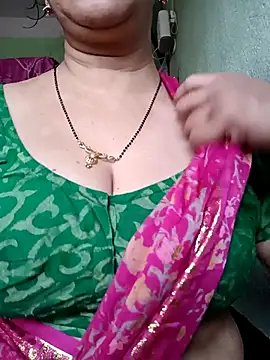 Snapshot of Rosy-B chatting on December 18, 2025, 9:36 am Rosy-B online show from December 18, 2025, 9:36 am