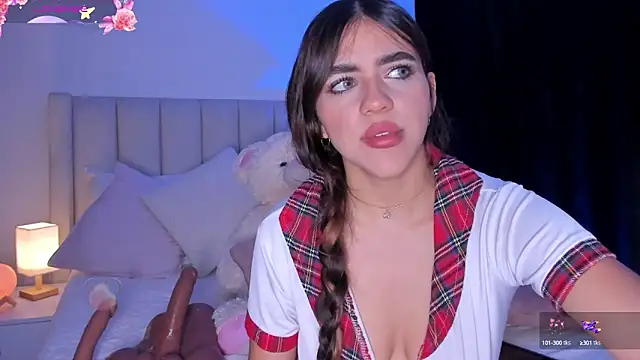 Snapshot of SofiScott_ chatting on September 27, 2025, 11:33 pm SofiScott  online show from September 27, 2025, 11:33 pm