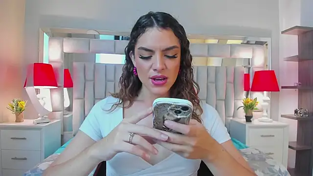 mariiahneedles online show from October 13, 2025, 9:38 pm