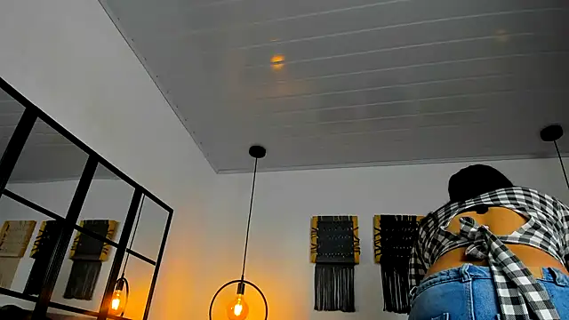 Snapshot of Sweet_camille chatting on September 18, 2025, 2:14 am Sweet camille online show from September 18, 2025, 2:14 am